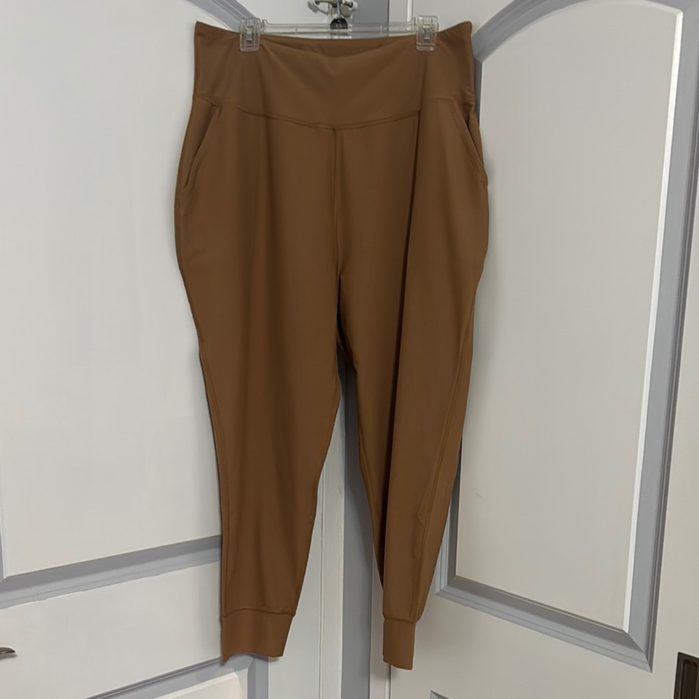 ON High-Waisted PowerSoft Joggers - Camel
